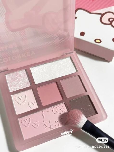 Hello Kitty Make-up, Sanrio Aesthetic, Makeup Things, Kitty Makeup, Pink Core, Hello Kitty Makeup, Makeup Accesories, Hello Kitty Aesthetic, Hello Kit