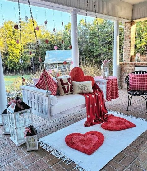 Happy Day Farm, Porch Life, Diy Valentine's Day Decorations, Diy Valentines Decorations, My Funny Valentine, Yard Design, Wood Creations, Décor Diy, Valentine's Day Diy