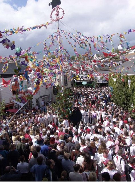 Midsummer Activities, England Video, Rites Of Spring, British Folklore, Morris Dancers, English Culture, Europe Culture, Morris Dancing, England Country