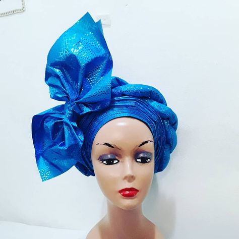 It's a scarf, used on African traditional wears. It's called gele Sego Gele Styles, Ankara And Cord Lace Combination, Auto Gele Styles, Turban Headband Tutorial, Gele Styles, Elegant Couture, Hat Veil, African Turban, Scarf Ideas