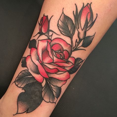 Rose Bud Tattoo, Neo Traditional Roses, Pink Rose Tattoos, Traditional Tattoo Flowers, Neotraditional Tattoo, Red Rose Tattoo, Traditional Tattoo Sleeve, Omerta Tattoo, Traditional Roses