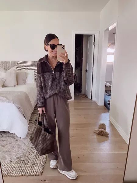 Lounge Pants Outfit, Brown Outfits, Wide Legged Pants, Outfit For Fall, Sweats Outfit, Practical Fashion, Brown Fall, Brown Outfit, Stylish Boots