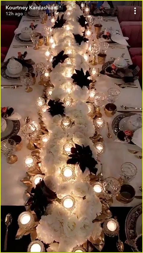 Pregnant Kylie Jenner Gives Inside Look at Thanksgiving at Her House! | kylie jenner gives inside look at thanksgiving at her house 09 - Photo Kim K Christmas, Kardashian Thanksgiving, Thanksgiving Setting, Kardashian Christmas, White Christmas Party, Holiday Party Themes, Dinner Party Decorations, Hosting Thanksgiving, Christmas Brunch