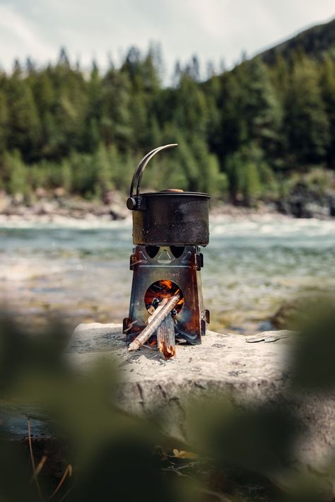 Minimalist Mindset, Camping Cooking Gear, Camping Pics, Bushcraft Kit, Off Grid Survival, Beach Fire, Camping Photography, Fire Starter, Outdoor Food