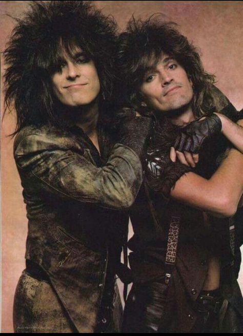 Tommy Lee And Nikki, Nikki Sixx And Tommy Lee, Tommy Lee Motley Crue, Motley Crue Nikki Sixx, Vince Neil, Motley Crüe, 80s Men, 80s Bands, Nikki Sixx