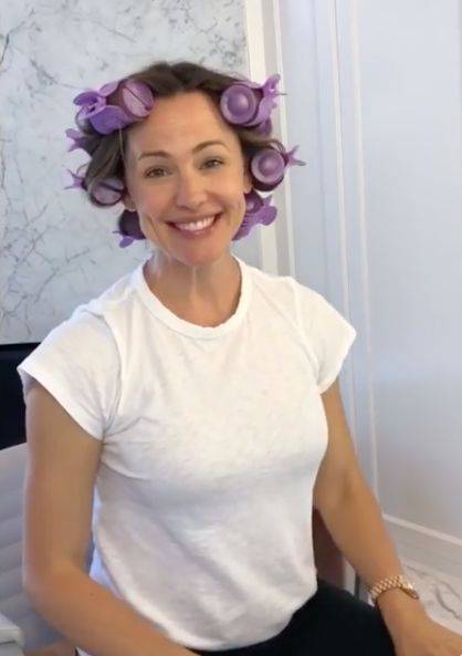 Jennifer Garner Hair, Reese Witherspoon Hair, Hot Curlers, Hair Curling Tips, Roll Hairstyle, Hot Rollers, Hollywood Waves, Bridal Wedding Hair, So Relatable