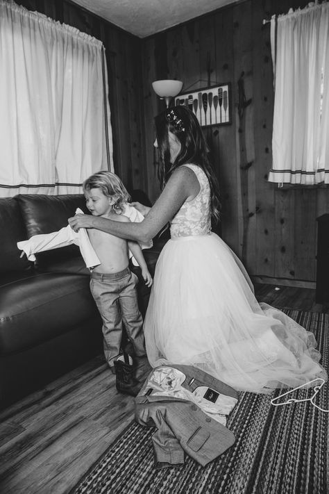 Mother and son getting ready on wedding day during their wedding day by Destination wedding photographer, Jennifer Lind Schutsky Bride And Son Wedding Photos, Wedding Photo With Children, Groom And Son Pictures, Mom And Son Wedding, Bride And Son Wedding Pictures, Bride And Son, Photo Mood, Berry Wedding, Wedding Portrait Poses