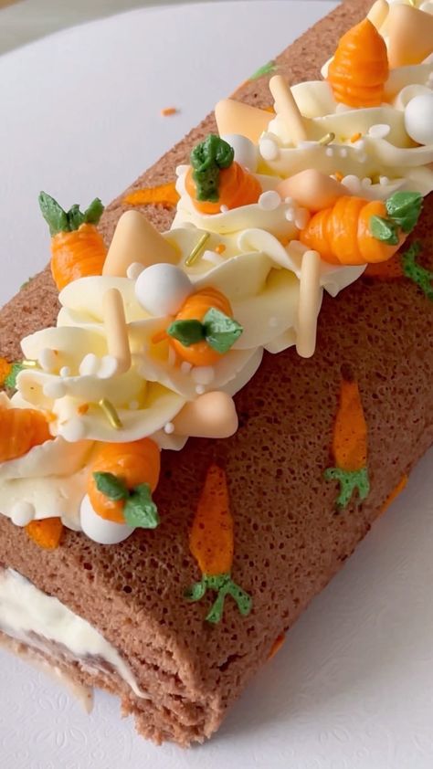 Rolled Carrot Cake Recipe, Carrot Swiss Roll Cake, Easter Cake Roll With Cream Cheese, Easter Roll Cake, Easter Cake Roll, Carrot Cake Cake Roll, Dessert Rolls Cake, Carrot Cake Roll Recipe, Carrot Cake Decoration