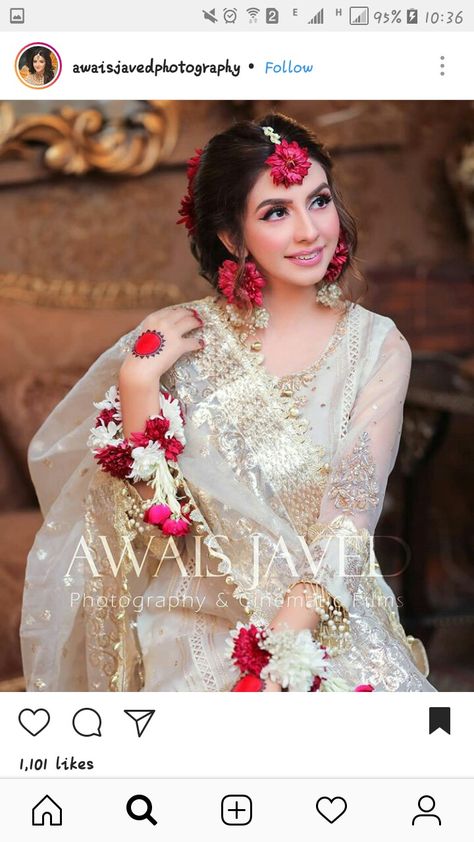 Floral Bridal Jewellery, Pakistani Flower Jewellery, Diy Floral Jewellery, Floral Jewellery Bridal, Holud Bride, Floral Jewellery For Haldi, Bridal Flower Jewellery, Wedding Dresses Disney, Wedding Ideas Romantic