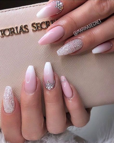 Nothing is more elegant than a hand with perfectly manicured and elegant nails. When you first meet a person, the hands are one of... Pink And Silver Glitter Nails Acrylic, Silver Pink Nails, Pink Nails With Silver Glitter, Ombré Nails With Glitter, French Ombre Nails Glitter, Pink Bridal Nails, Pink Silver Nails, Silver And Pink Nails, Pink And Silver Nails