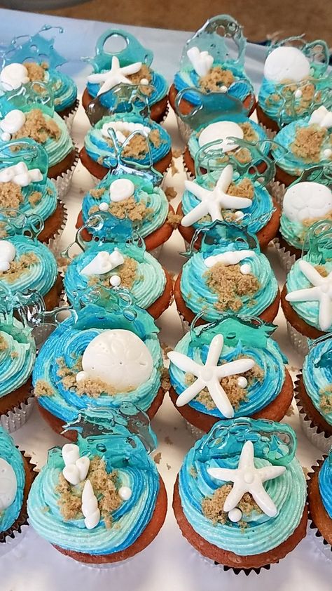 Ocean Theme Deserts, Easy Ocean Cupcakes, Undersea Cupcakes, Birthday Beach Party Ideas Decoration, Ocean Sweet 16 Ideas, Beach Themes Party, Sea Life Cupcakes, Beach Themed Treats, Beach Birthday Cupcakes