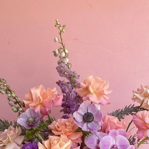 Sonny & Willow Perth Florist on Instagram: "Lilac + Peach forever 💜🍑 #floristperth #forflowerlovers #flowerlovers #florist #perthflorist #flowers #perthflowers #floristinperth #flowerarrangement #floralarrangement #floristry #flowersdesign #perthflowerdelivery #floralinspiration #flowerpower #flowersoftheworld #floristsaustralia #luxuryflowers #eventflowers #eventflorals #flowermagic #valentinesdayperth #perth #perthisok #weddingflowersperth #weddingsperth #perthelopement #blooms #funflowers" Peach And Lilac Wedding, Purple And Peach, Peach Decor, Lilac Wedding, Event Flowers, Lilac Flowers, Luxury Flowers, Flower Delivery, Wedding Bouquet