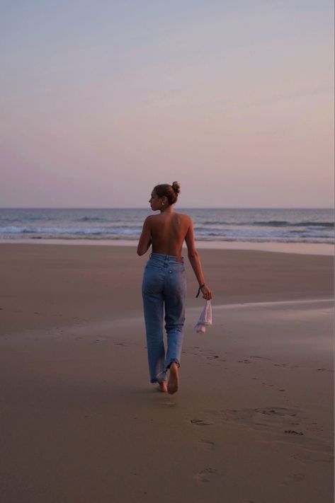 Beach Self Photoshoot, Beach Aesthetic Poses Women, Photoshoots On The Beach, Ocean Inspo Pics, Woman On Beach Photography, Jeans At Beach, Simple Beach Photo Ideas, Jeans On The Beach Photoshoot, Ocean Pictures Ideas Instagram