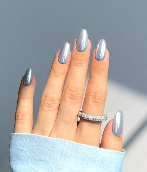 Blue silver chrome nails. White Chrome Nails, Blue Chrome Nails, Blue And Silver Nails, Chrome Nail Polish, Silver Nail Designs, Pink Chrome Nails, Chrome Nails Designs, January Nails, Silver Nail