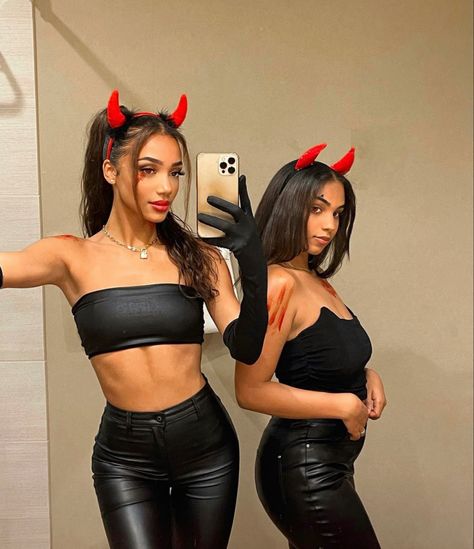 Best Friend Halloween Costume Ideas, Diy Couples Halloween Costumes, Halloween With Friends, Dancing At A Party, Halloween Group Costumes, Carnaval Outfit, Halloween Duos, Halloween Group, Classy Halloween Costumes