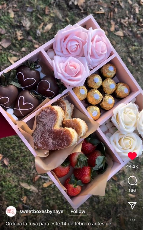 Valentines Treat Boxes Sweets, Food Sale Ideas, Treat Business, Churro Cheesecake, Xmas Desserts, Chocolate Covered Strawberries Bouquet, Valentines Baking, Food Business Ideas, Dessert Bar Wedding