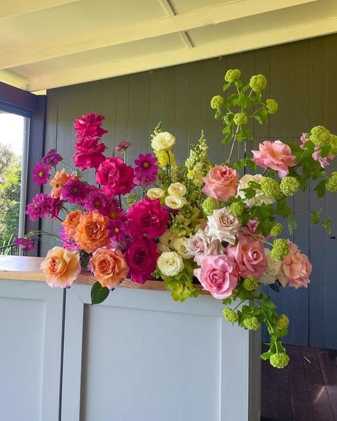 WILDERNESS FLOWERS on Instagram: "Bright bar blooms for @theearthhousebyronbay 🍎🍊🍐🌸" Harlow James, Fuschia Wedding, Italian Flowers, Summer Fields, Peonies Centerpiece, Pop Colour, Colorful Centerpieces, Bright Wedding Flowers, Disco Wedding