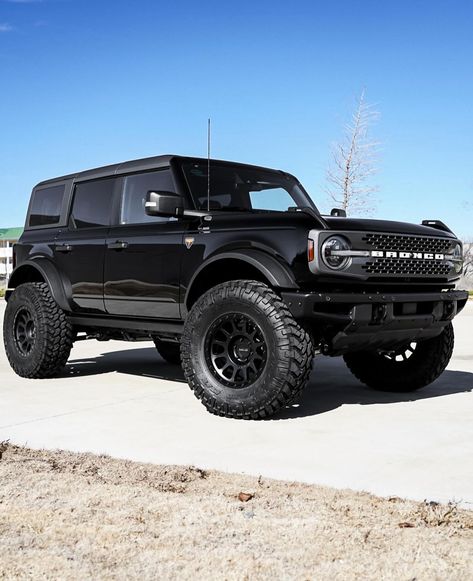 Ford Bronco Badlands 18” Method Rims 37x12.50R18LT Nitto M/T Tires Black Ford Bronco Lifted, Bronco Ford Black, Ford 150 Trucks, Black Ford Bronco 1970's, Blacked Out Ford Bronco, Bronco Car Aesthetic, All Black Bronco, Blacked Out Bronco, Black Ford Bronco