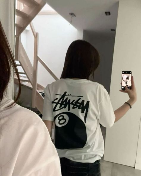 8 Ball Clothes, Stussy Women Outfit, Stussy 8 Ball Shirt, Stussy Girl Outfits, Stussy Aesthetic Outfit, Stussy Shirt Outfit Women, Stussy Outfit Woman Street Styles, Stussy Tee Outfit, Stussy Tshirt Outfit