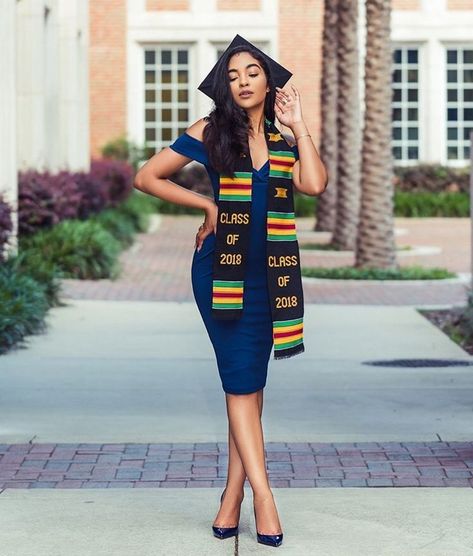 Trends 35 Gorgeous College Graduation Outfits for Women Ideas Graduation Outfit Ideas Women, College Graduation Outfit Ideas, College Graduation Outfit, Graduation Outfit Ideas University, Graduation Pictures Outfits, Graduation Outfits For Women, Graduation Outfit College, Graduation Outfit Ideas, College Grad Photos