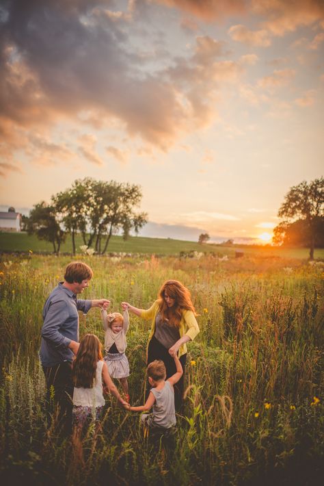 Child & Family » Twig & Olive Photography Olive Photography, Family Portrait Poses, Outdoor Family Photos, Family Picture Poses, Family Photo Pose, Fall Family Pictures, Family Inspiration, בר מצווה, Outdoor Photoshoot