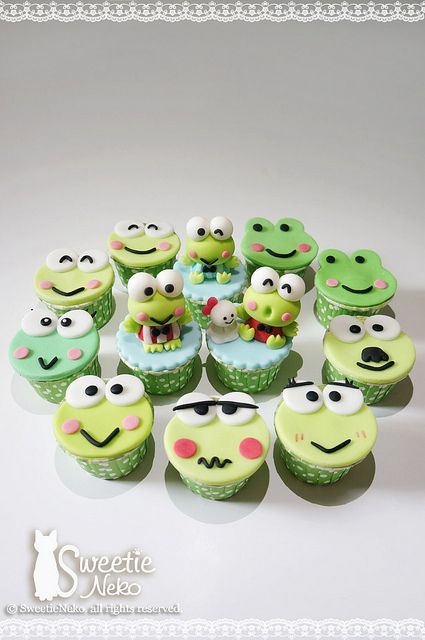 Sweetie Neko frog cupcakes Frog Cupcakes, Sanrio Party, Cartoon Cupcakes, Frog Stuff, Fondant Cake Designs, Cupcakes Decorados, Homemade Sweets, Fondant Cupcakes, Yummy Cupcakes