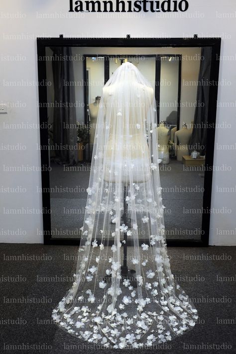 Veil Floor Length, Petal Veil, Floor Length Veil, Custom Veil, Bridal Veils And Headpieces, Weddings Dresses, Flower Veil, Wedding Dress Outfit, Chapel Veil