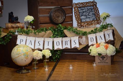 Vintage travel theme decor I did for our Pastor's Day. Photo Credit to Angie Alcazar Pastor Appreciation Fall Decor, Pastors Appreciation Ideas Decoration, Pastor Appreciation Decoration Ideas, Pastors Day Decorations, Pastor Day Decorations Ideas, Pastoral Anniversary Ideas, Pastor Appreciation Ideas Decoration, Pastor Appreciation Cake, Appreciation Day Ideas