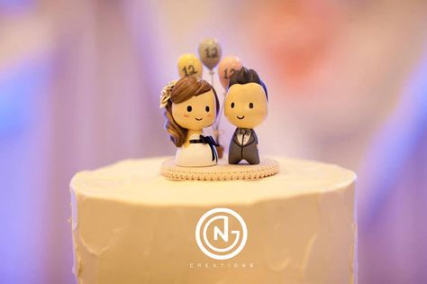 Cute Wedding Cake Topper with Wedding Date on by NgoCreations Wedding Cake People Toppers, Funny Wedding Cake Toppers Wedding Collectibles, Wedding Cake Toppers Figurines, Bobble Head Wedding Cake Topper, Funko Wedding Cake Topper, Creative Wedding Cakes, Wedding Cake Toppers, Clay Crafts, Cake Toppers