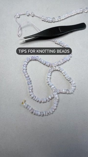 Michelle - Blue Rock Beads on Instagram: "Tips for Knotting Beads Edit: My reel is missing info, it somehow didn’t save before posting! The text“don’t make this knot too tight” is only for when you first form the knot around the tweezer. When you pull the tweezers out from the knot and press down/pull, that is when you *do* tighten the knot. Tips for those who have already gotten the knotting basics down and are looking to refine their skills and improve the overall experience of knotting. I How To Knot Beads On Necklace, Knotted Bead Necklace, Bead Knotting Tutorial, Knotted Pearl Necklace, Beading Knots, Knotted Necklace Diy, Pearl Knotting, Pearl Necklace Tutorial, How To Tie A Knot