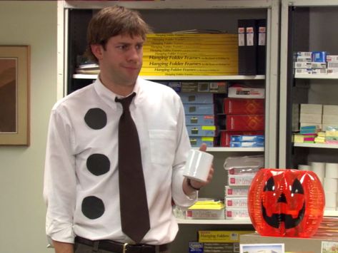 Three Hole Punch Jim, The Office Halloween Costumes, Tv Halloween Costumes, Jim The Office, The Office Halloween, Worst Costume, Office Halloween Costumes, Halloween Office Party, Black Widow Costume