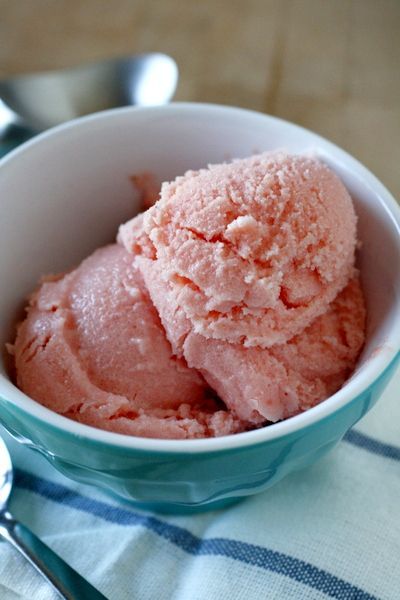 Watermelon Sherbet Recipe, Watermelon Sherbet, Strawberry Frozen Yogurt, Sherbet Recipes, Homemade Strawberry Ice Cream, Strawberry Ice Cream Recipe, Honey Cookies, Homemade Ice Cream Recipes, Milk Shakes