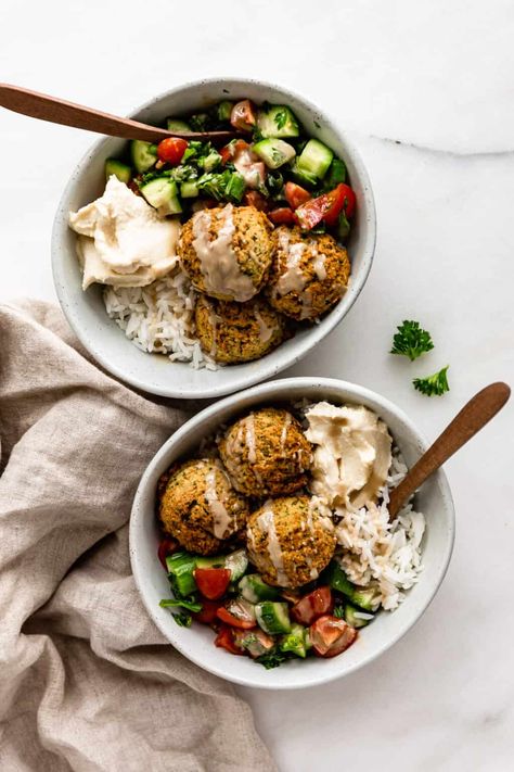 Easy And Quick Dinner Recipes, Falafel Bowls, Falafel Salad, Hummus Bowl, Homemade Tahini, Baked Falafel, Falafel Recipe, Homemade Hummus, Think Food