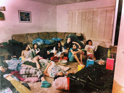 Old School Slumber Party, Childhood Sleepover Aesthetic, Early 2000s Slumber Party, Early 2000s Sleepover, Nostalgic Sleepover, 90s Slumber Party Aesthetic, Party Aethstetic, 2000s Sleepover, 90s Sleepover