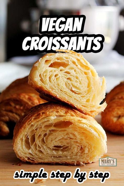 Croissant Nutella, Vegan Croissant, Vegan Croissants, French Croissants, Cheese And Chocolate, Chocolate Croissants, Vegan Bread Recipe, Vegan Baking Recipes, Vegan Bakery