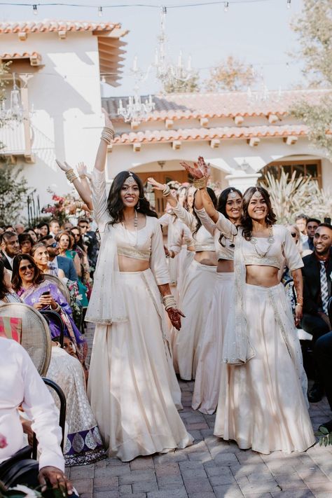 outdoor wedding bridesmaids dance indian cermony Ivory Lehenga, Gold Wedding Gowns, Indian Bridesmaid Dresses, Indian Dresses Online, Indian Bridesmaids, Traditional Dresses Designs, Traditional Indian Dress, Bride Sister, Big Fat Indian Wedding