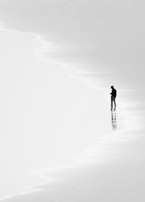 alone Minimal Photography, Minimalist Photography, Bw Photo, Negative Space, Pics Art, Less Is More, Shades Of Grey, White Photography, Light And Shadow