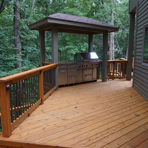 Lake House Deck Ideas, Outdoor Deck Ideas, Lake House Deck, Outdoor Kitchen Area, Rustic Deck, Deck Grill, Deck Addition, Outdoor Decorating Ideas, Contemporary Backyard