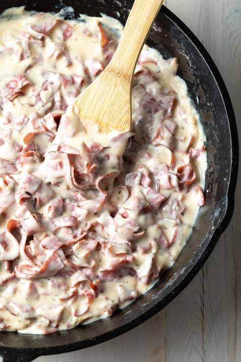 Creamed Chipped Beef on Toast - Also known fondly as Shit on a Shingle, this Creamed Chipped Beef recipe is a classic breakfast staple that is simple to make and oh-so satisfying to enjoy. #creamedchippedbeef #chippedbeef #chippedbeefontoast #creamychippedbeef #retrorecipe #breakfastrecipe #retrobreakfast #shitonashingle #aspicyperspective Cream Chipped Beef, Chipped Beef Recipe, Cream Chipped Beef Recipe, Creamed Chipped Beef On Toast, Chipped Beef On Toast, Beef On Toast, Creamed Chipped Beef, Chipped Beef, Breakfast Hash