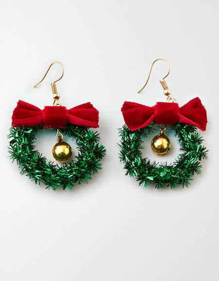 Christmas Wreath Earrings, Eagle Earrings, Tinsel Wreath, Green Tinsel, Wreath Earrings, Gold Ornaments, Holiday Earring, Christmas Bows, Christmas Jewelry