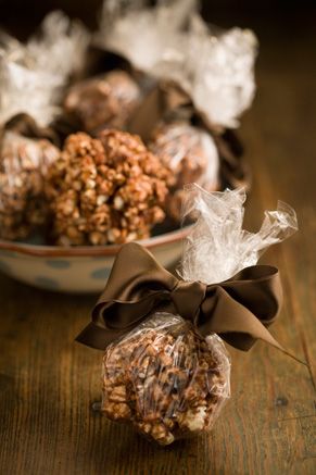 Chocolate Popcorn Balls, Popcorn Decor, Popcorn Recipes Chocolate, Paula Dean, Popcorn Treats, Paula Deen Recipes, Popcorn Balls, Popcorn Snacks, Popcorn Gift