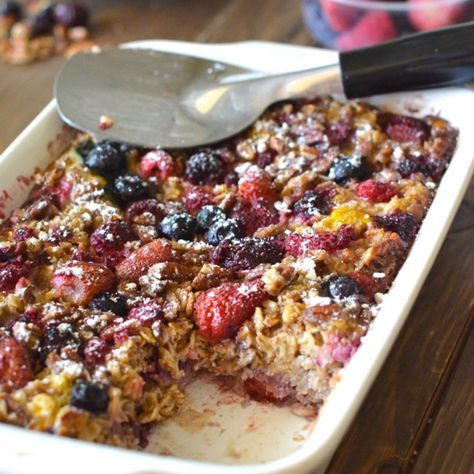 Baked Honey Berry Oatmeal Bars Holiday Breakfast Casserole, Honey Berry, Breakfast Bakes, Berry Oatmeal, Breakfast Casseroles, Brunch Dishes, Holiday Breakfast, Breakfast Bake, Breakfast Recipes Casserole