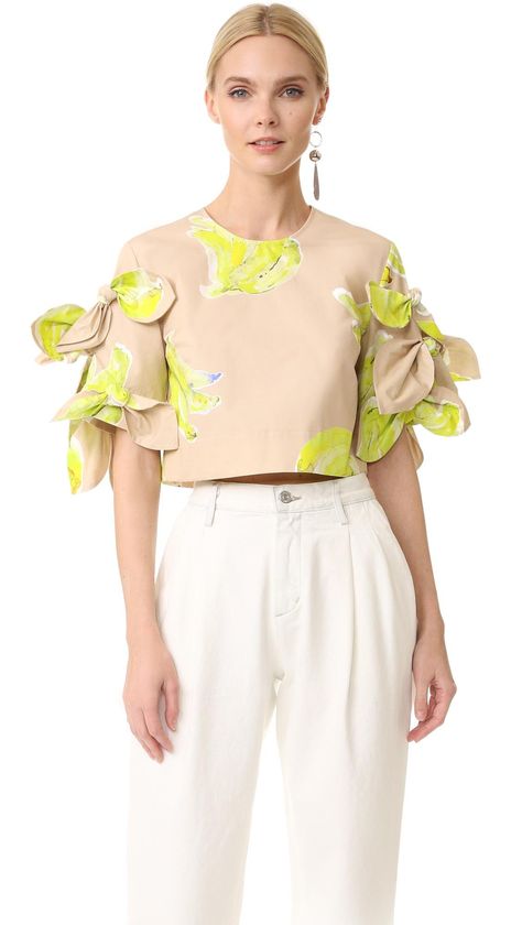 An adorable, flirty crop top with an unexpected print, MSGM's Tie Banana Top ($520) is what you'll wear wit... Banana Print, Knot Top, Spring Fashion Trends, Short Sleeve Cropped Top, Looks Chic, Sleeve Designs, Print Top, Summer Tops, Fashion Tops