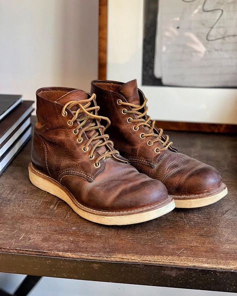 Stitchdown on Instagram: “There’s a lot to love about the Rovers too, but on this #redwingwednesday, we pour one out for the classic Red Wing Round Toe—this pair is…” Redwing 875, Redwing Boots, Wing Boots, Old Boots, Red Wing Boots, Men Closet, Wing Shoes, Red Wing Shoes, Rugged Style