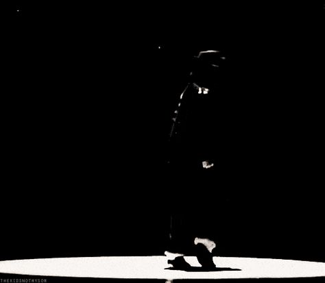 The best moon walk ever - 9GAG Walking Gif, Michael Jackson Dangerous, Michael Jackson Gif, Moon Walk, Joseph Jackson, Billie Jean, Jackson 5, The Old Days, Michael J