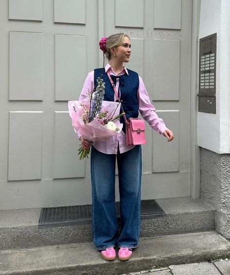 Pink Samba Outfit, Pink Sneakers Outfit, Pink Shoes Outfit, Adidas Gazelle Outfit, Dutch Fashion, Look Boho Chic, Mommy Outfits, Hijab Style Casual, Adidas Pink