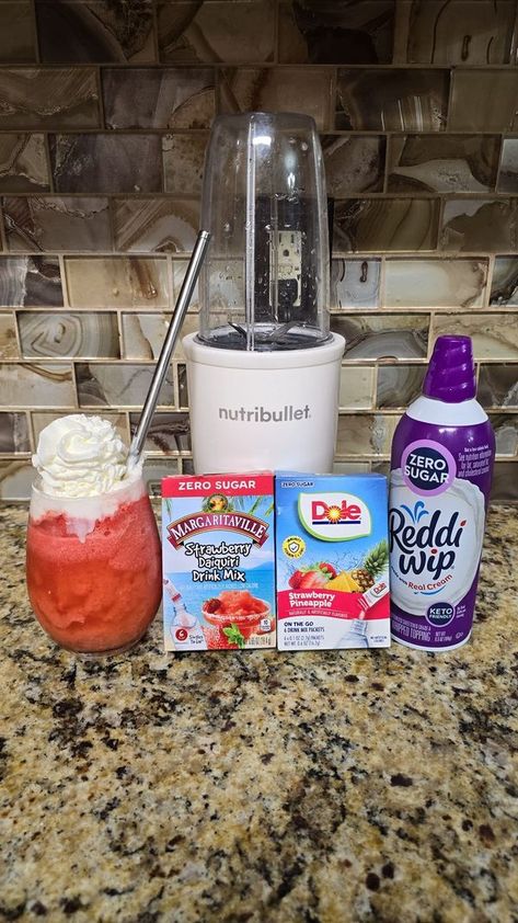 Flavor Water of the Day & Plus | Strawberry daiquiri 🍓...... | Facebook Water Of The Day, Pineapple Water Recipe, Swig Drinks, Watertok Recipes, Water Packets, Herbal Water, Water Tok, Flavor Water, Sonic Drinks