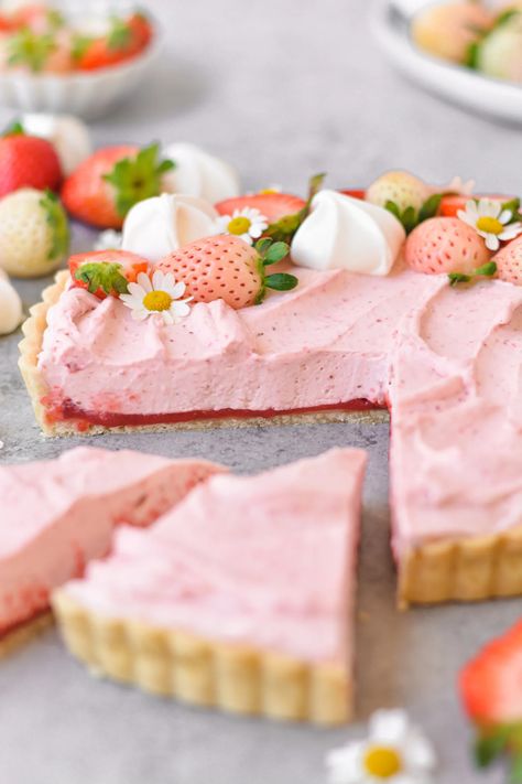 Whipped Strawberry Tart - bethcakes Spring Fruit Desserts, Pretty Tarts, Desserts Using Strawberries, Cookie Tart, Tea Party Tarts, Sweet Tart Recipes, Summer Tart, Summer Pastries, Strawberry Baking