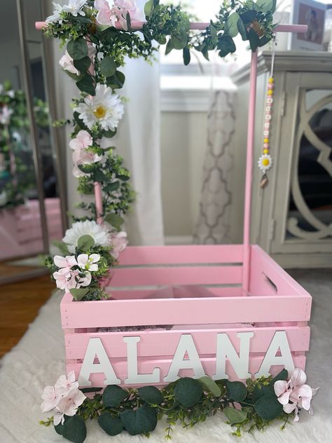 Baby Shower Closet, Crate Closet, Shower Closet, Baby Shower Clothes, Cute Best Friend Gifts, Diaper Bouquet, Recuerdos Primera Comunion Ideas, Crate Decor, Diaper Gifts