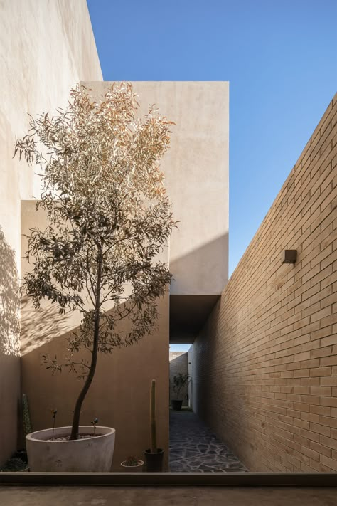 Mediterranean Architecture Modern, Houses In Mexico, Mexico House, Mediterranean Architecture, Two Storey House, Brick Architecture, Architecture Building Design, House Front Door, Exposed Brick Walls